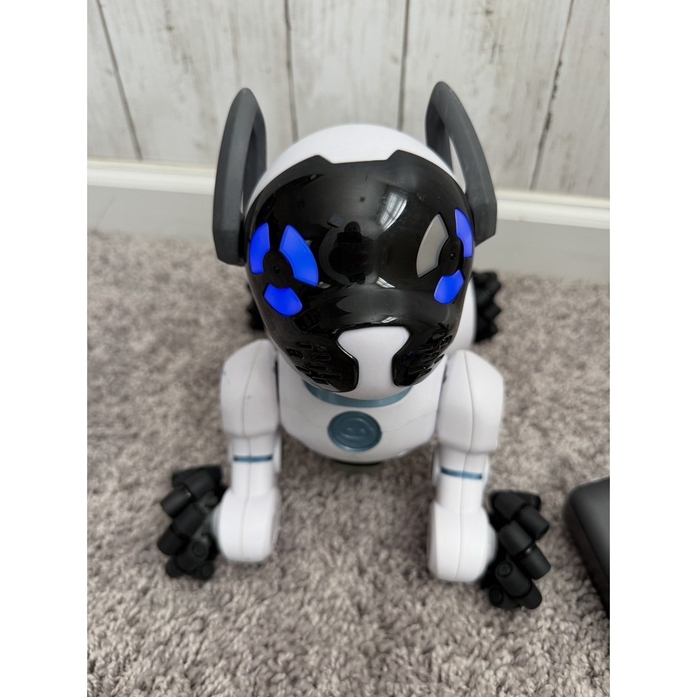 WowWee Chip Robot Toy Dog Complete Set With Accessories Your New Best Friend